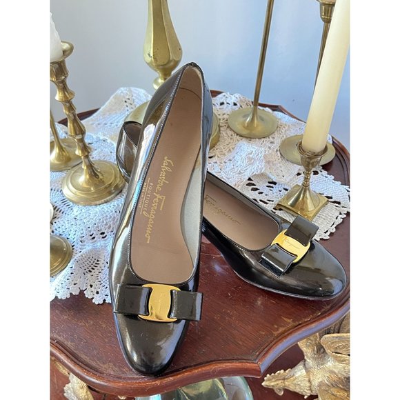 Vintage 90s Ferragamo Vara Bow Patent Leather Dark Brown 8 AA 338 DB 43048 - Picture 1 of 8